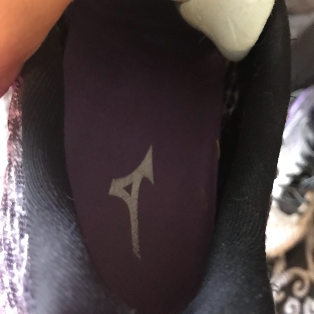 Sneakers - Picture 4 of 5